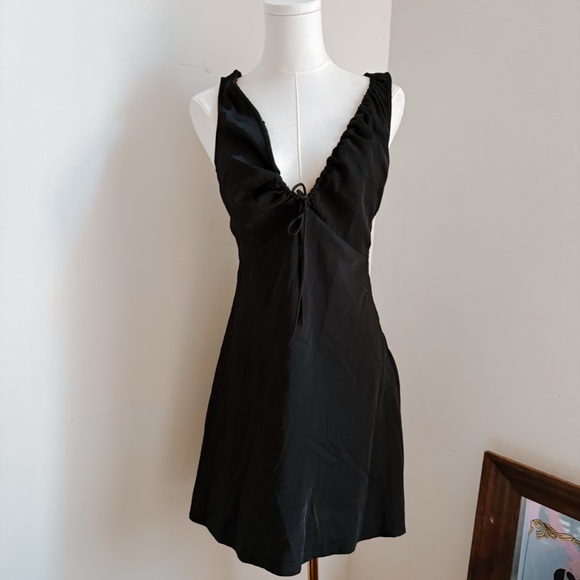 🍒 𝑷𝑹𝑰𝑪𝑬 ↓ Princess Polly Bareena Black Mini Dress - Picture 2 of 6